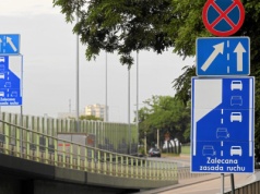 Pas znika, a chaos zaczyna się na dobre. Kto rządzi na drodze? Odpowiedź jest prosta