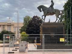 Na Placu Litewski pojawił się metalowy płot. Rozpoczyna się ważny remont