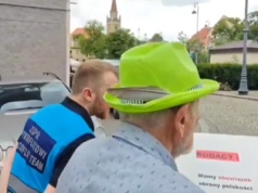 Protest w Wałbrzychu. Policja kontra... 90-latek