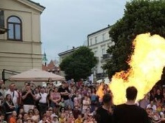 Trzeci dzień Carnavalu Sztukmistrzów – Lublin w rytmie śmiechu, magii i akrobacji