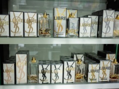 Notino przecenia kultowe perfumy Yves Saint Laurent - to zapach lusksusu. A Sephora?