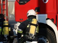 Kolejny pożar hali na Mazowszu. Strażacy walczyli z ogniem przez pół nocy