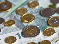 Napływają wnioski o 300 zł. ZUS przypomina, do kiedy składać