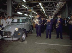 35 lat temu zjechał  z taśm produkcyjnych ostatni Citroën 2CV