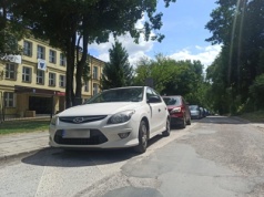 Pasów ani przebudowy nie będzie. Będzie kilka miejsc parkingowych