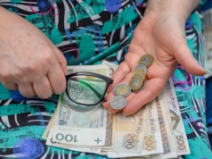 Są dwie propozycje waloryzacji emerytur i rent. Seniorów w przyszłym roku czekają duże zmiany