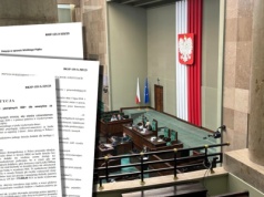 Zakaz palenia na balkonach i nowy dzień wolny. Pomysły obywateli w Sejmie