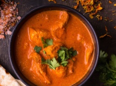 ​(Niemal) indyjski kurczak z brytyjskim obywatelstwem. Międzynarodowe dzieje chicken tikka masala