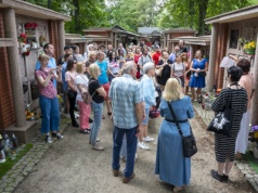 Nietypowy spacer po największej w Polsce nekropolii [ZDJĘCIA]