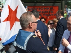 Putin bez parady morskiej. Jego wizycie w Petersburgu towarzyszył zmasowany atak ukraińskich dronów