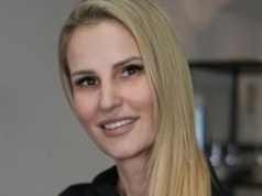 Lżejsza o ponad 40 KILOGRAMÓW (!) Dominika Tajner pokazała się w kostiumie kąpielowym. PETARDA?