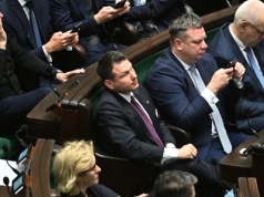 Najnowszy sondaż partyjny jak zimny prysznic dla polityków. Zmiany są ogromne