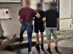 Gaz z tramwaju w stronę przystanku. Policja szuka poszkodowanych, zatrzymano cztery osoby