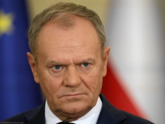 Tusk reaguje na podpalenia. 