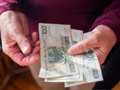 Emeryci-rekordziści w Polsce. Wiadomo, ile po waloryzacji wynosi najwyższa emerytura
