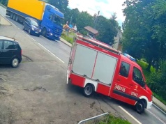 Strażacy wyjeżdżali do akcji. Prawie staranował ich kierowca ciężarówki