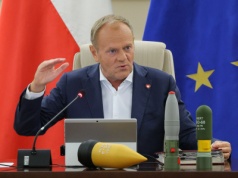 Tusk ogłasza najwyższy stopień gotowości służb.