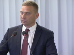 Komornik wszedł na konto Bąkiewicza. Babcia Kasia dostała przelew
