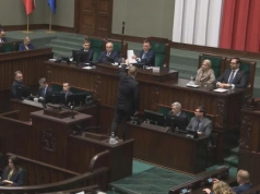 Donald Tusk konsumuje przystawki. Sondaż po rekonstrukcji
