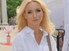 Była jedną z piękniejszych polskich gwiazd, w 2019 roku odeszła z show-biznesu. Tak Karina Kunkiewicz zarabia dziś na chleb