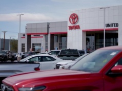 Toyota bije rekordy sprzedaży. Hybrydy napędzają wzrost mimo amerykańskich ceł