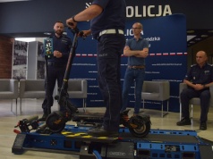 Bat na przerobione hulajnogi i rowery. Policja już go testuje