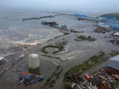 Pierwsze fale tsunami uderzyły w Siewiero-Kurilsk