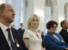 Magdalena Ogórek z odznaczeniem od prezydenta. W sieci wrze