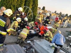 Motoparalotnia rozbiła się na cmentarzu. Pilot nie żyje