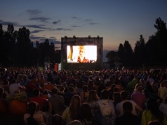 Kino plenerowe w Olsztynie: bezpłatny pokaz pod Halą Urania