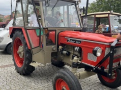 Wystawa zabytkowych pojazdów w Wąbrzeźnie, w wśród nich Zetory i Ursusy
