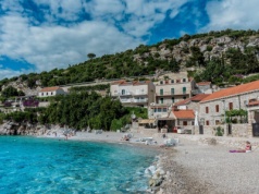 Chorwackie wybrzeże bez tajemnic: plaże dla każdego - od zatoczek po szerokie piaszczyste brzegi