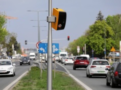 Wraca najsłynniejszy fotoradar w Polsce. Został dwukrotnie zniszczony, ile przetrwa tym razem?