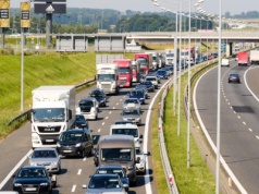 Wypadek na A4 z udziałem pojazdu wojskowego. Są ranni