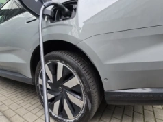 Opony „elektryków” przyspieszają – rynek rośnie szybciej niż sprzedaż aut