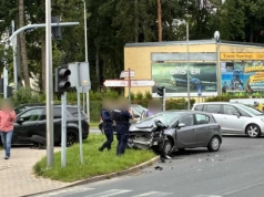 Zderzenie dwóch pojazdów na skrzyżowaniu ulicy Lubańskiej z Sobieszowską