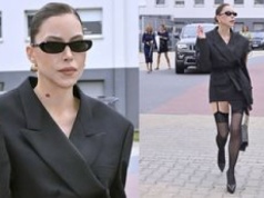 Julia von Stein mknie na ramówkę Polsatu z papierosem w dłoni i prezentuje efekty LIFTINGU TWARZY