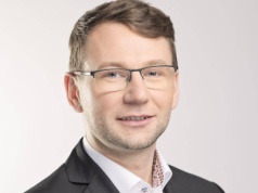 Stopy bez zmian, inflacja spada, a dolar dalej rządzi