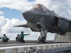 Amerykanie stracili F-35C. Lightning II w wersji pokładowej runął na pole bawełny