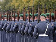 Niemcy/ Coraz więcej młodych zaciąga się do Bundeswehry