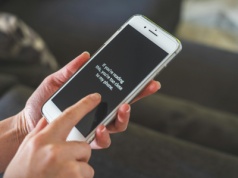 Masz wciąż wyciszony telefon? Psychologowie tłumaczą, dlaczego