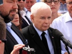 PiS wyrusza na długi marsz. Wcześniejsze wybory? Tak. Ale najpierw powrót do dominacji na prawicy
