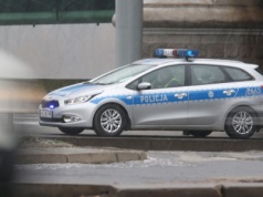 33-latek z maczetą biegał po Mokotowie. Służby musiały siłowo wejść do mieszkania