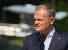 Tusk rozpaczliwie szuka spraw, które poprawią renomę rządu
