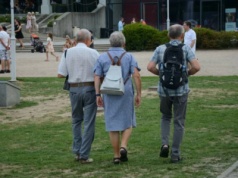 Ważna zmiana w wypłatach czternastek. Sprawdź, czy dostaniesz ją szybciej i zgarnij 213 zł ekstra