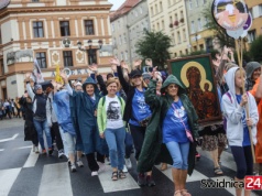 Po raz dwudziesty drugi wyruszyli na Jasną Górę. Do pokonania mają 236 kilometrów [FOTO/VIDEO]