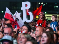 Warszawiacy znów zaśpiewali (nie)zakazane piosenki na placu Piłsudskiego