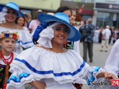 Od Meksyku przez Paragwaj po Turcję. Barwne pokazy kultur wkrótce na 33. Międzynarodowym Festiwalu Folkloru w Strzegomiu [PROGRAM, MAPKA]