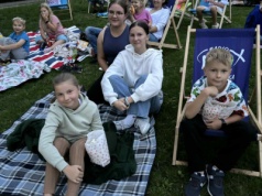 Kino Plenerowe radia RDN w amfiteatrze w Łukowicy. W piątkowy wieczór (01.08) „Wojnę z dziadkiem” obejrzały całe rodziny!