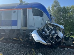 Tragedia pod Szczytnem. W Olszynach bus zderzył się z pociągiem Intercity [ZDJĘCIA]
